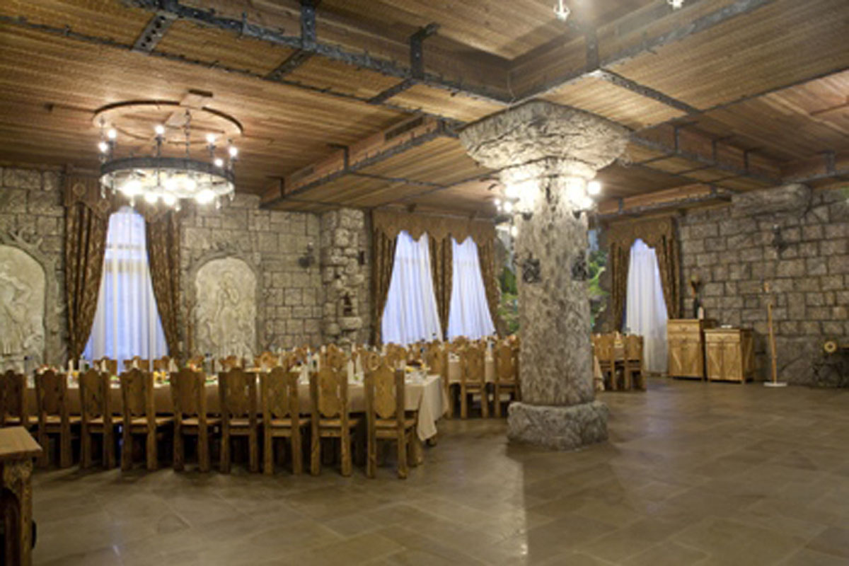 Основной зал — Амшенский двор