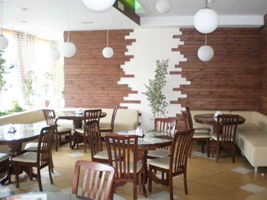 Основной зал — Кафе 7 дней