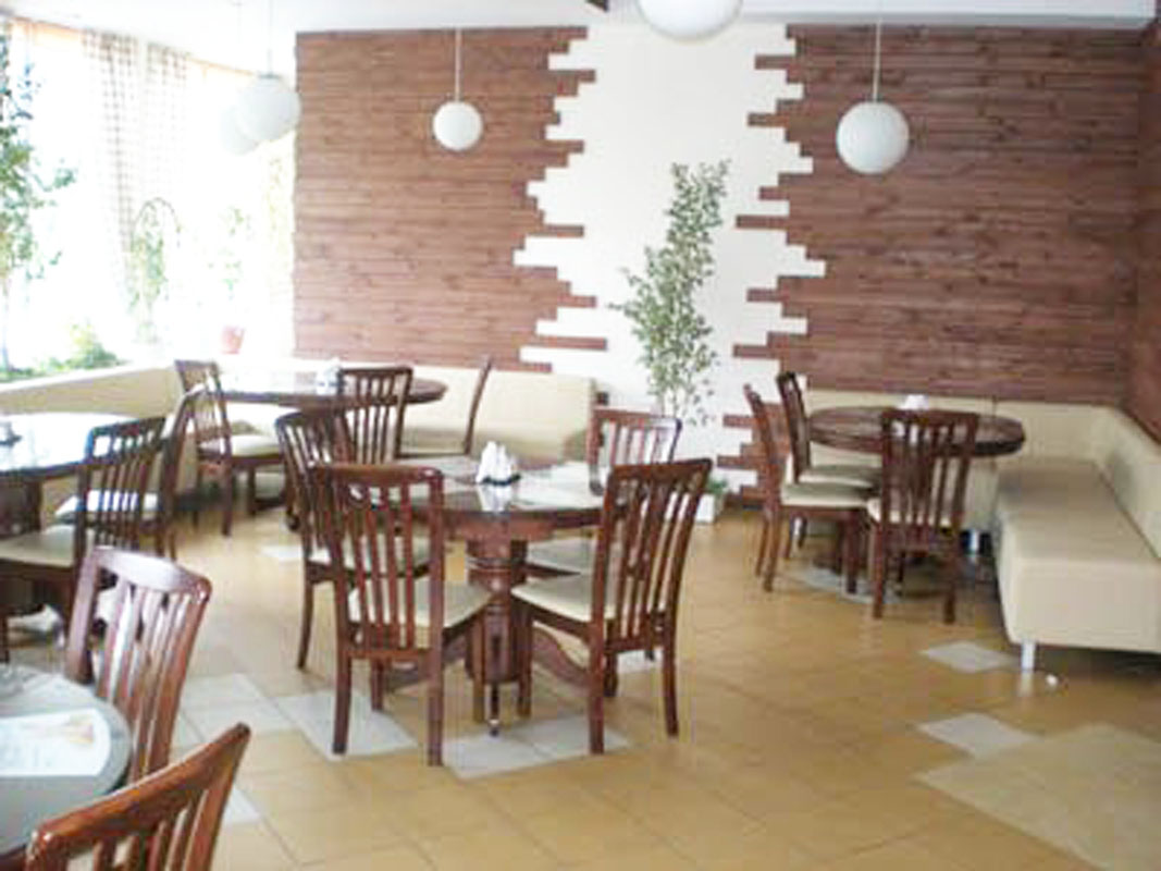 Основной зал — Кафе 7 дней