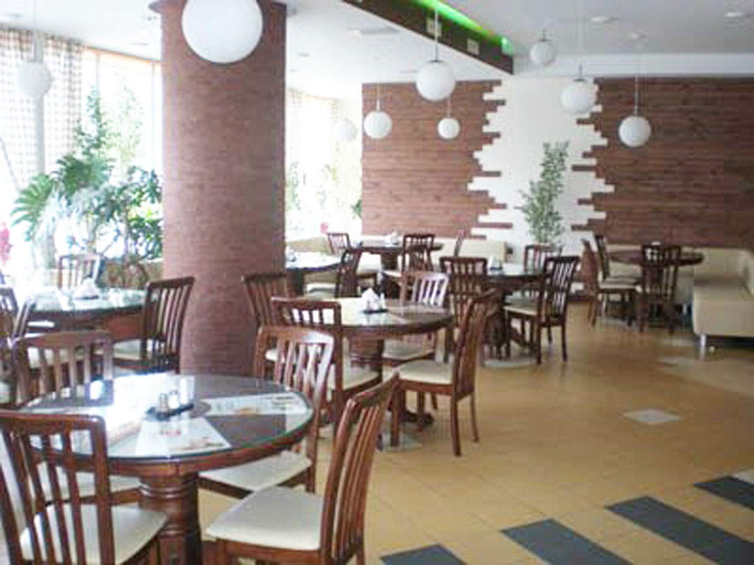 Основной зал — Кафе 7 дней