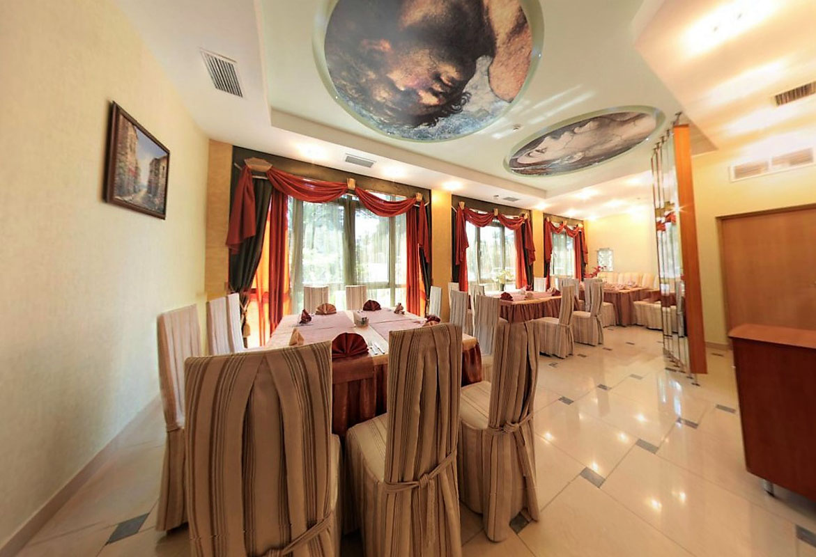 Основной зал — Адельфия