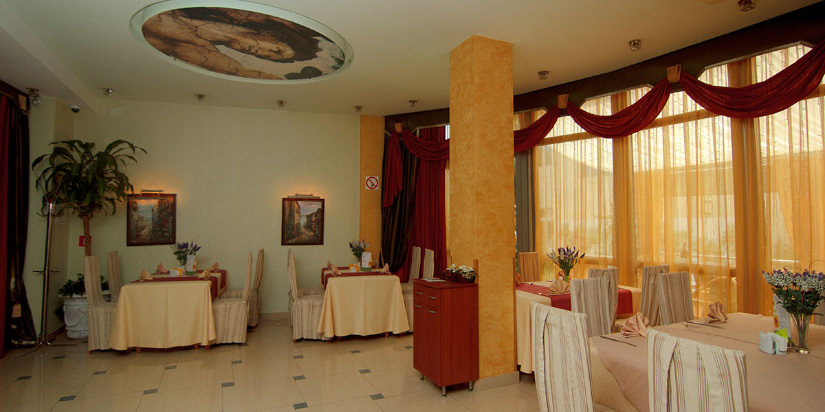 Основной зал — Адельфия