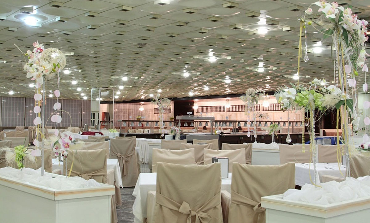 Основной зал — Хрустальный