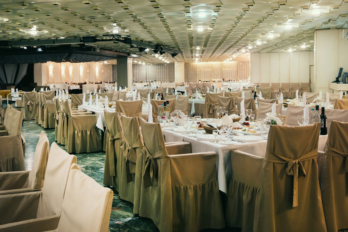 Основной зал — Хрустальный