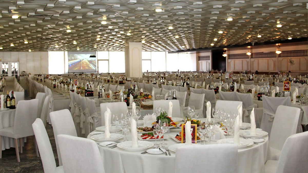 Основной зал — Хрустальный