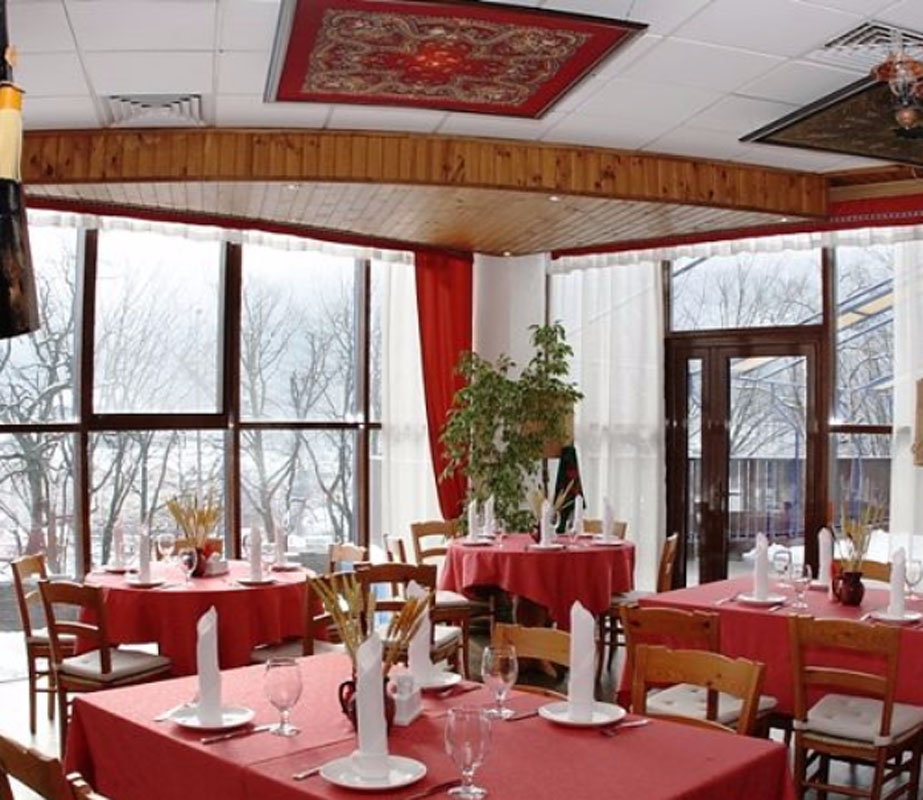 Основной зал — Деревня