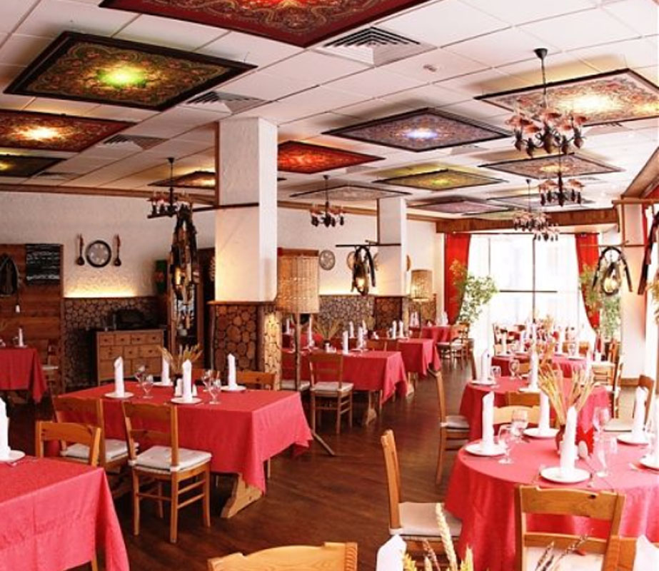 Основной зал — Деревня