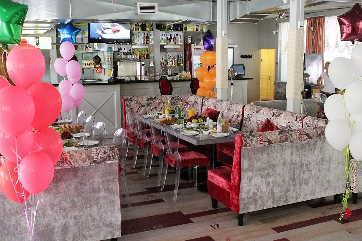 Основной зал — B.S.F.