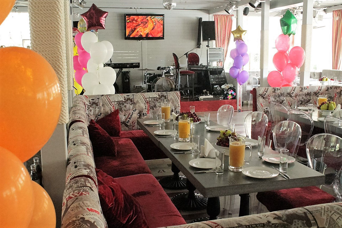 Основной зал — B.S.F.