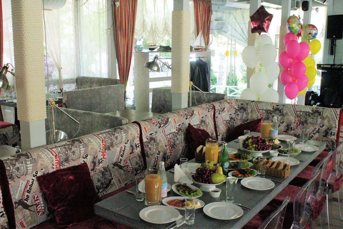 Основной зал — B.S.F.