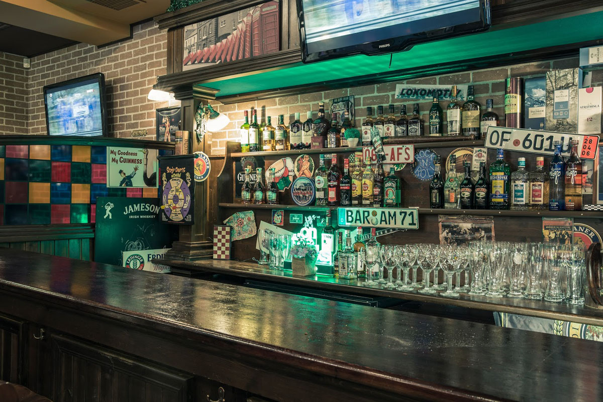 Основной зал — Первый Паб