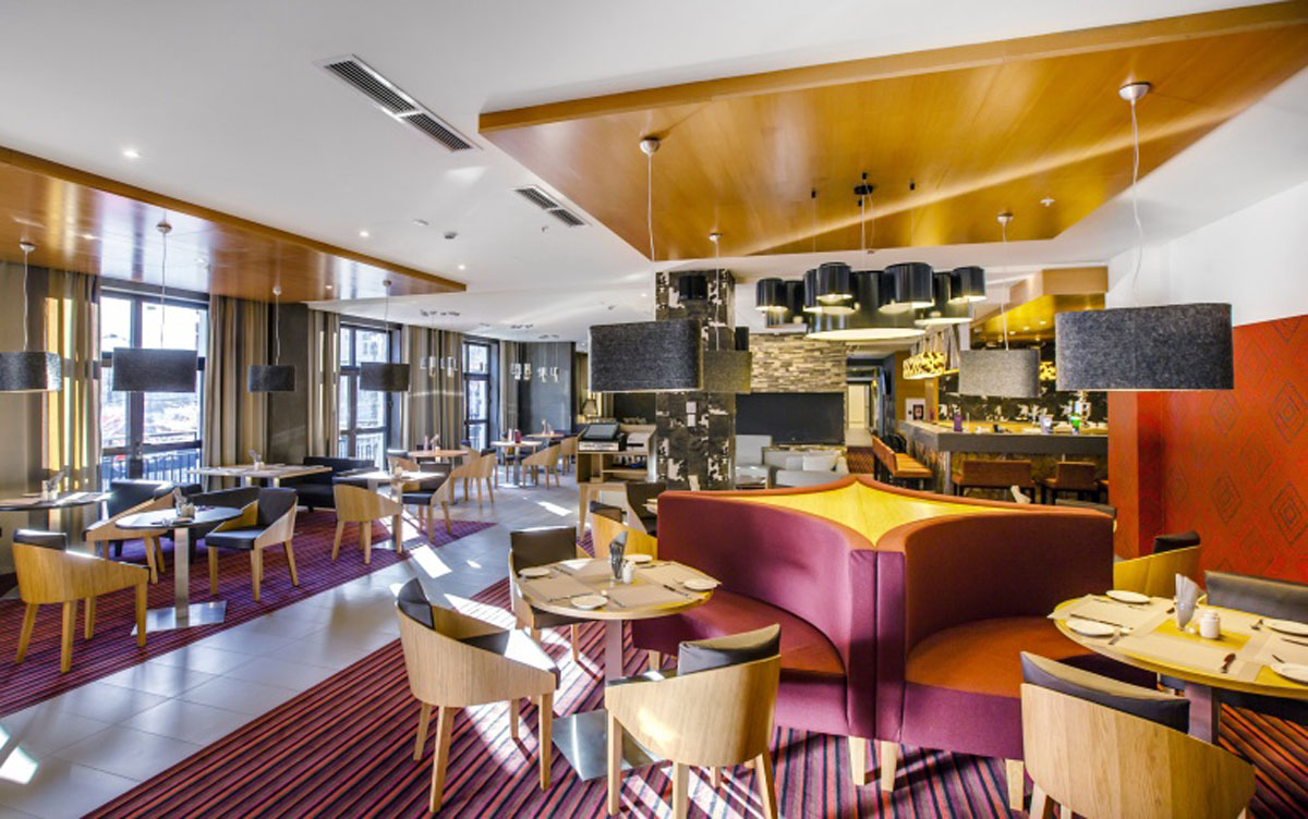 Основной зал — Барский стол