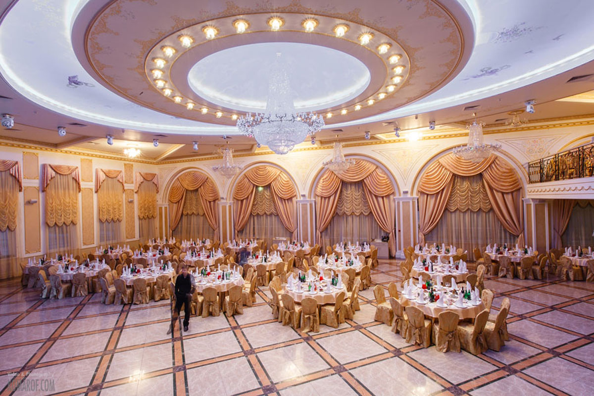 Большой банкетный зал — Банкетный зал Корона