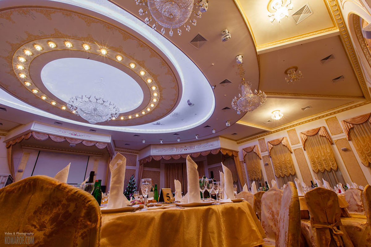 Большой банкетный зал — Банкетный зал Корона