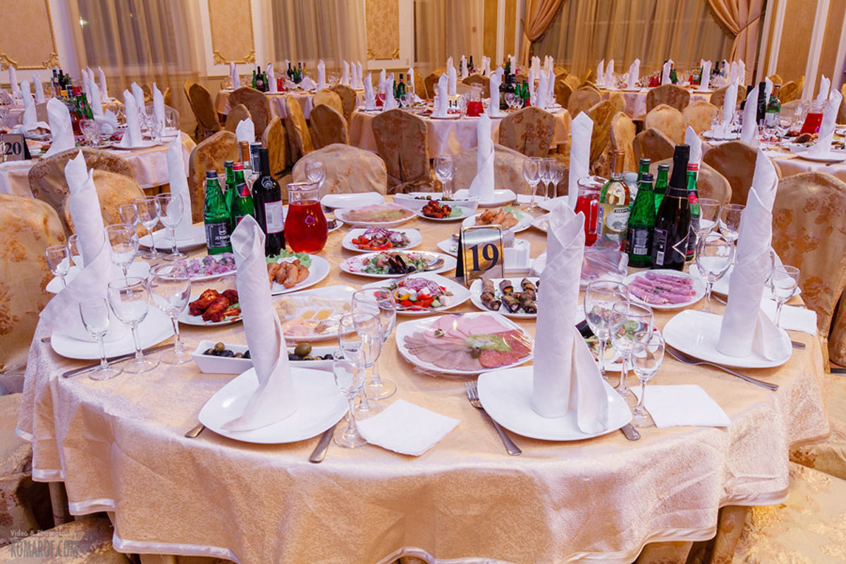 Большой банкетный зал — Банкетный зал Корона