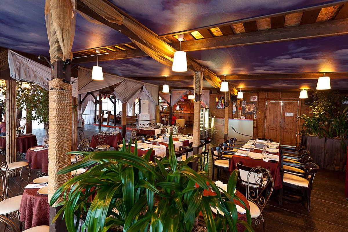 Основной зал — Кабачок 120 стульев