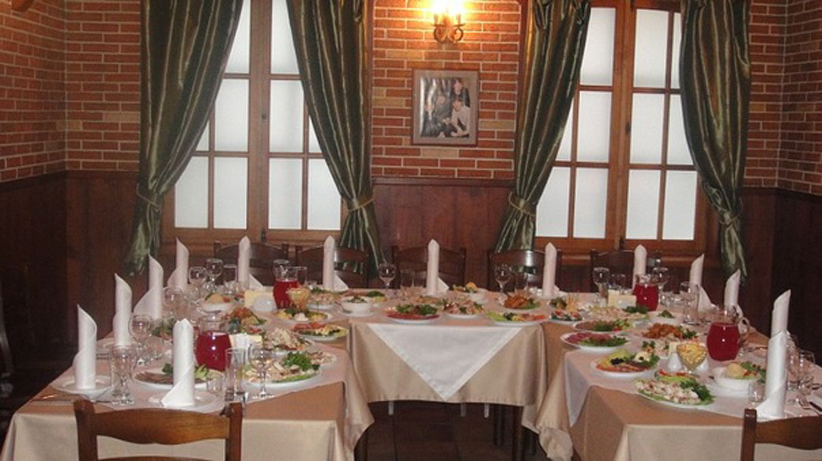 Основной зал — Кафе-бар Августин