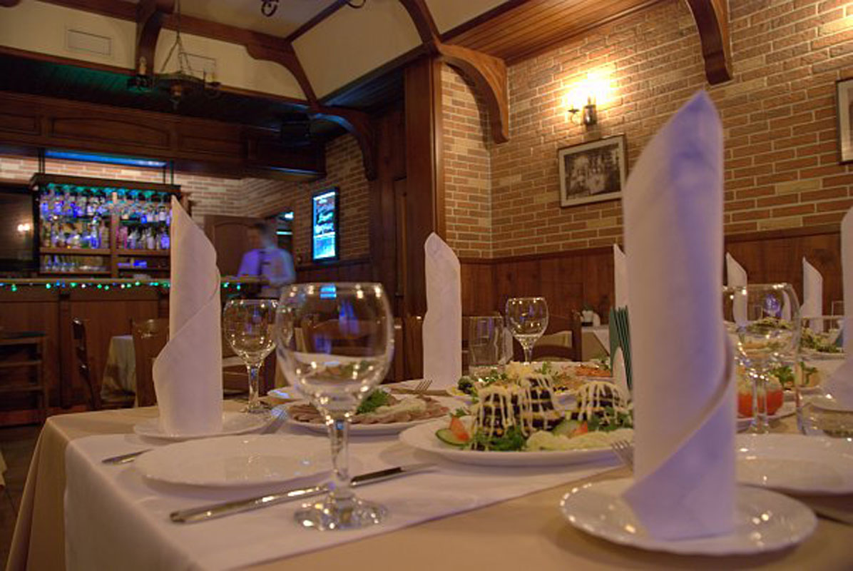 Основной зал — Кафе-бар Августин