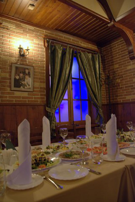 Основной зал — Кафе-бар Августин