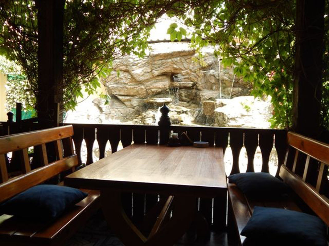 Основной зал — Шеш-Беш