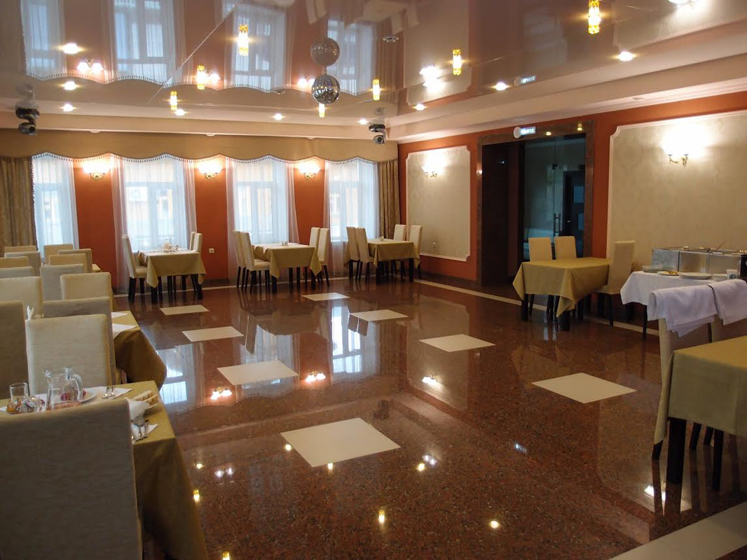 Основной зал — Баккара