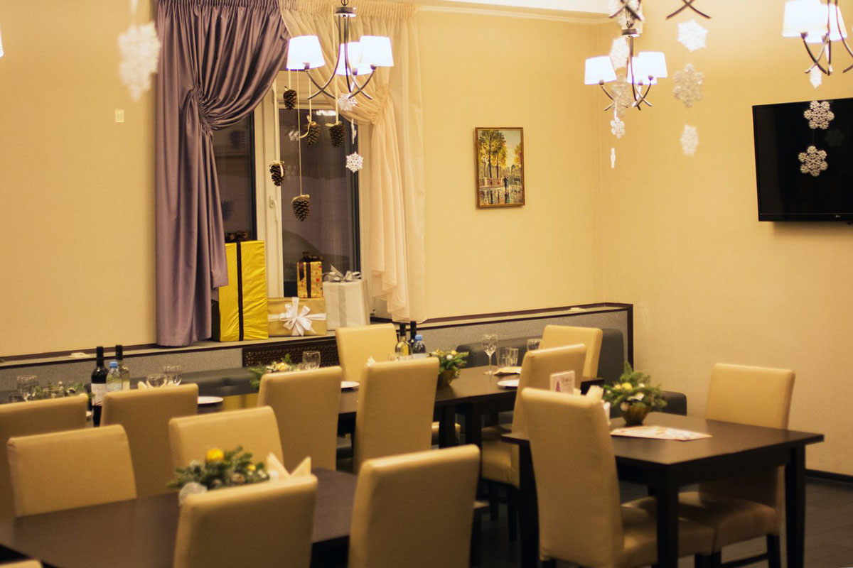 Основной зал — Кафе французской кухни Bon Appetit