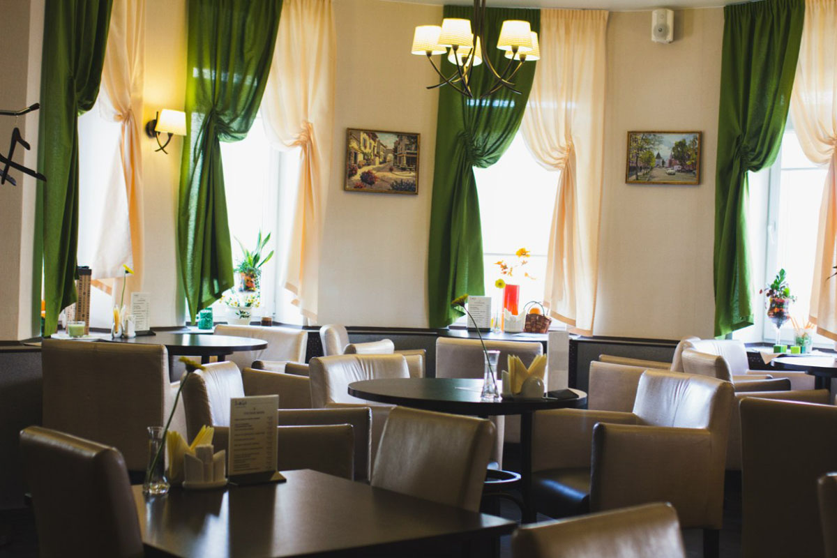 Основной зал — Кафе французской кухни Bon Appetit