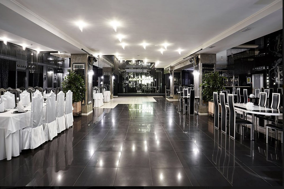 Основной зал — Black & White