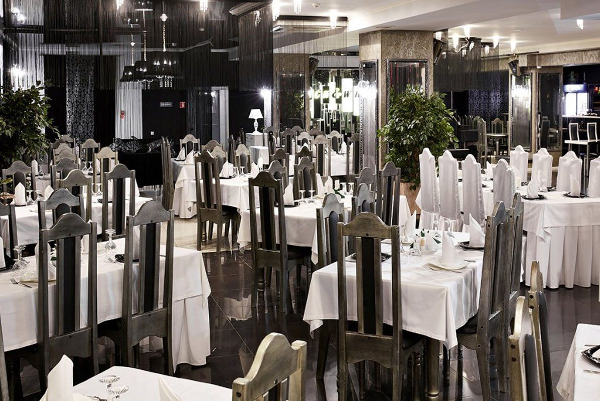 Основной зал — Black & White