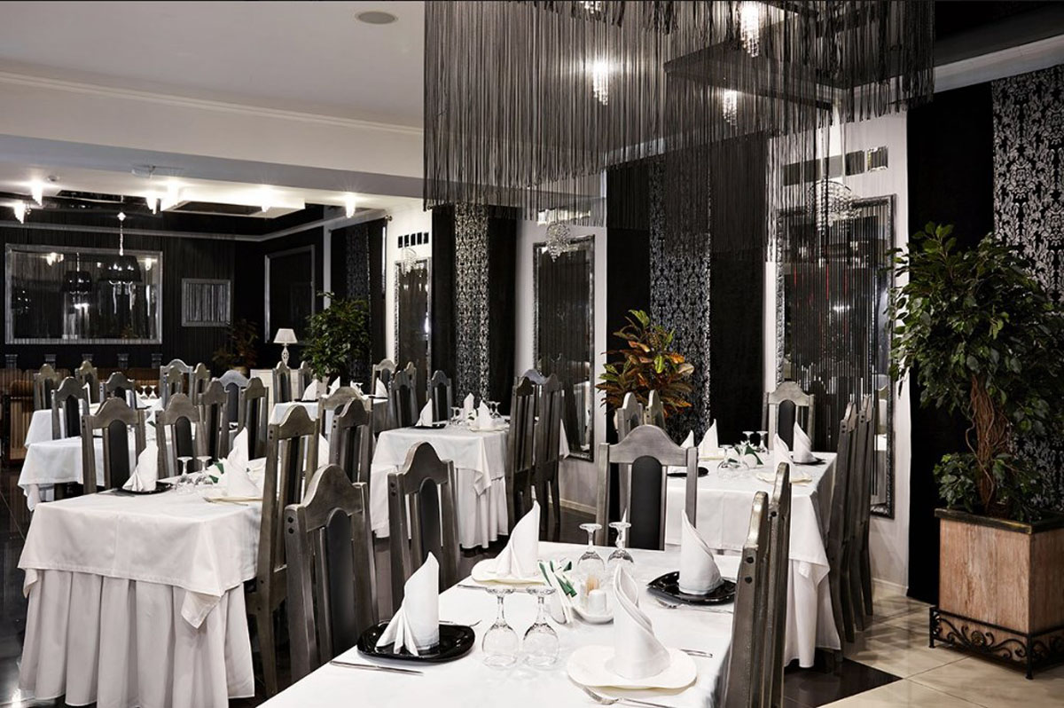 Основной зал — Black & White