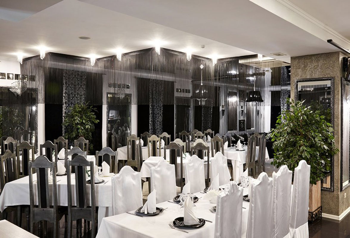 Основной зал — Black & White