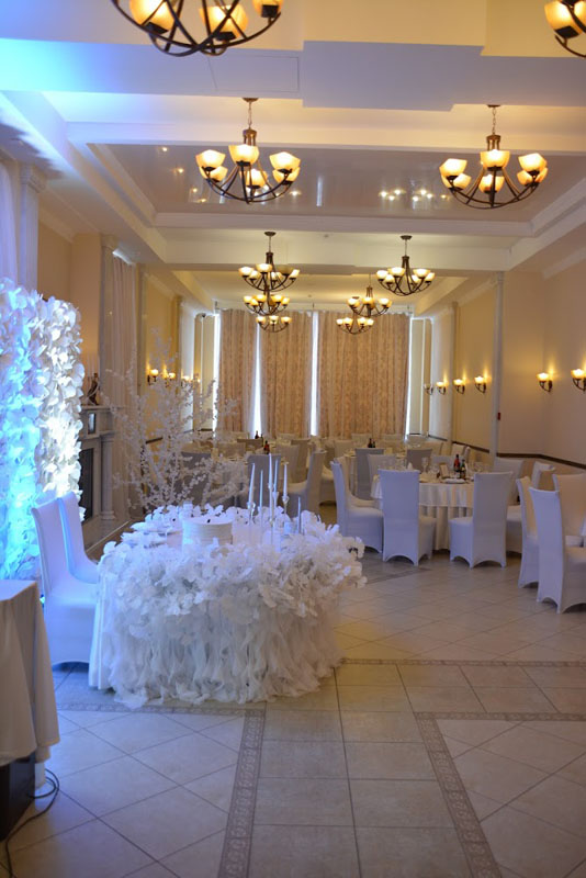 Основной зал — Яр