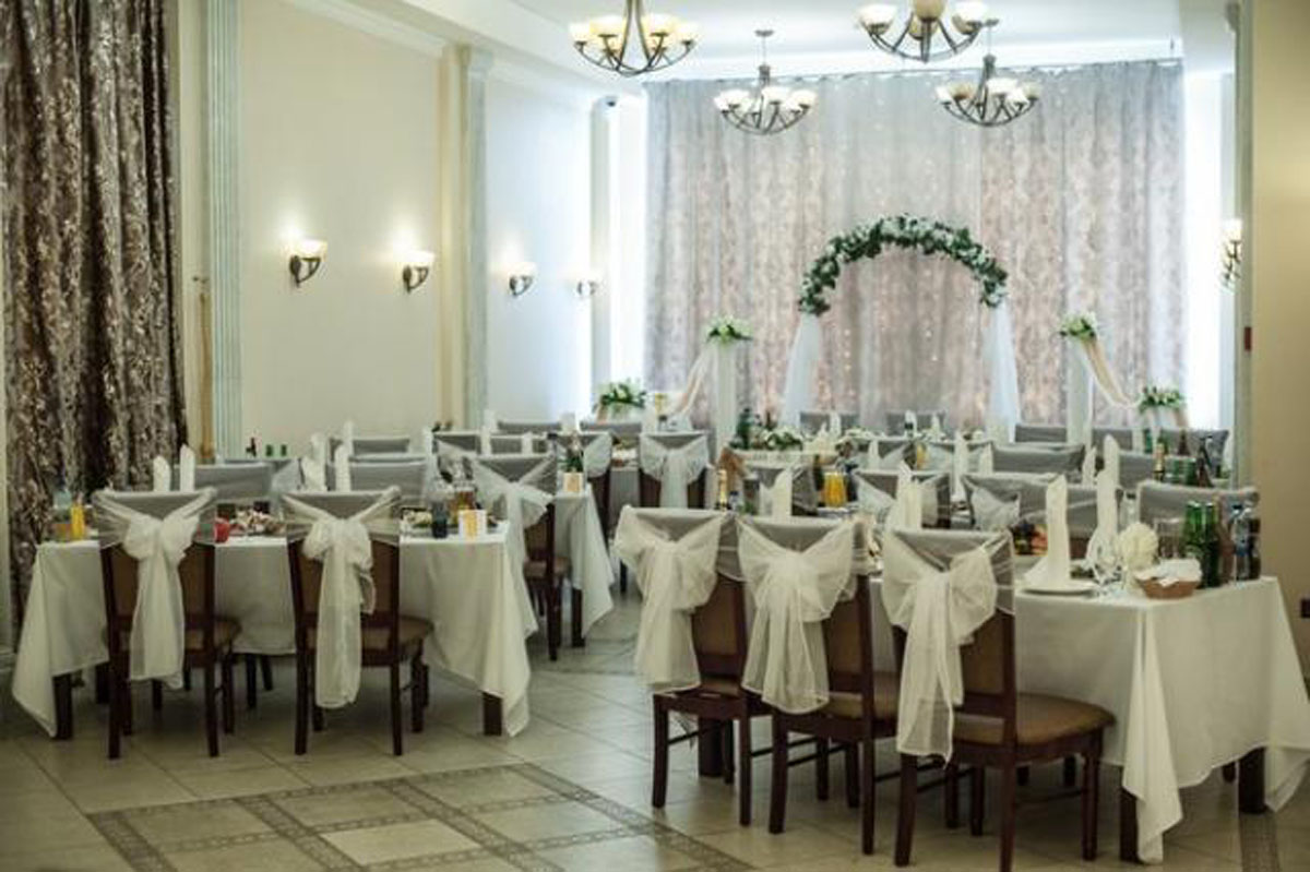 Основной зал — Яр