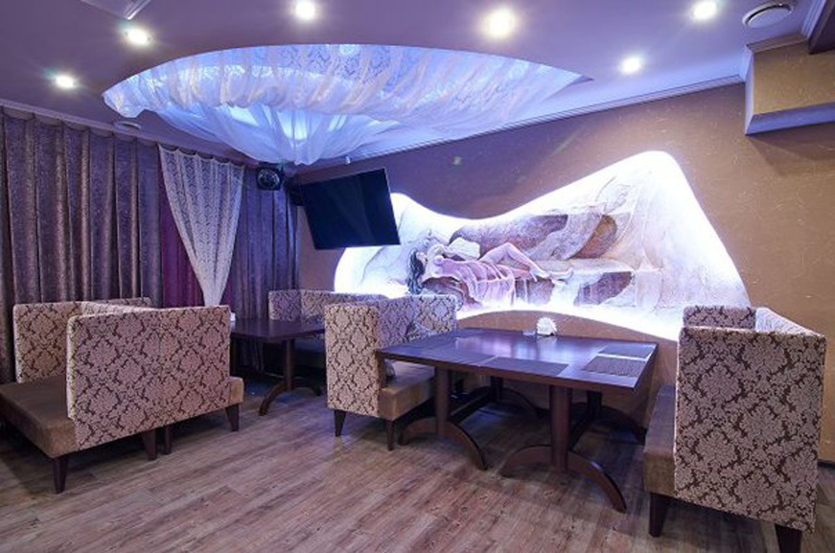 Зал на 60 человек — Контрабас