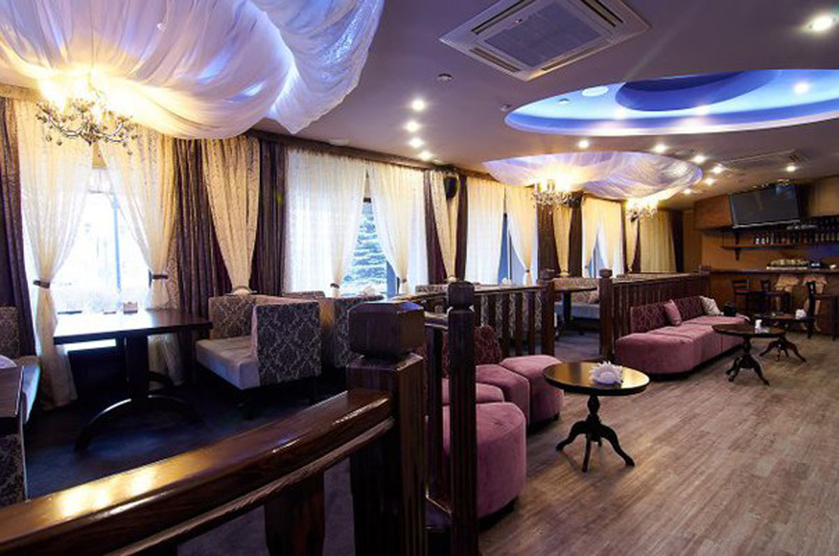 Зал на 60 человек — Контрабас