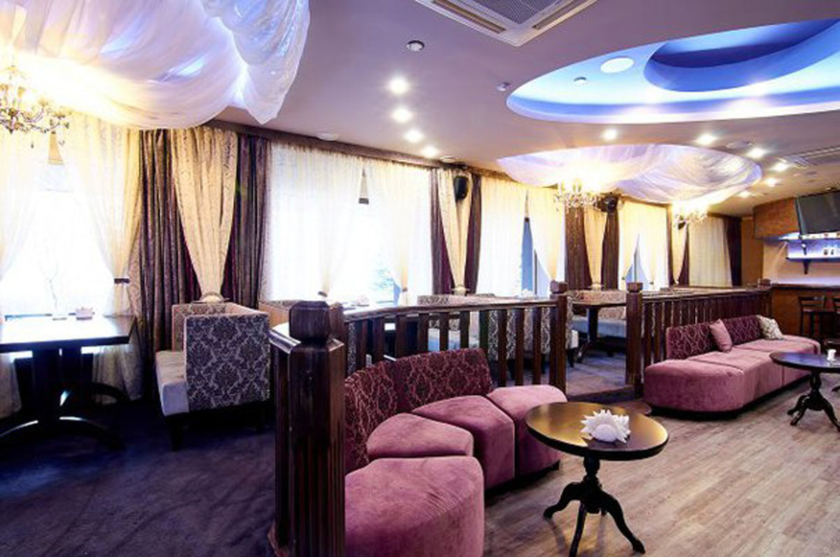 Зал на 60 человек — Контрабас