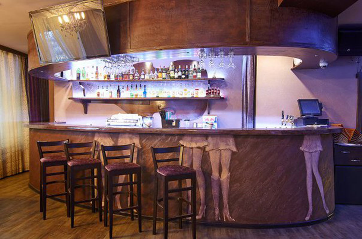 Зал на 60 человек — Контрабас