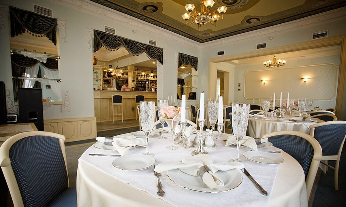 Основной зал — Ресторация у Раневской