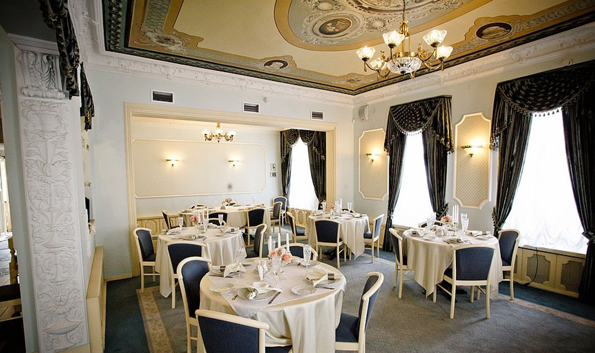 Основной зал — Ресторация у Раневской