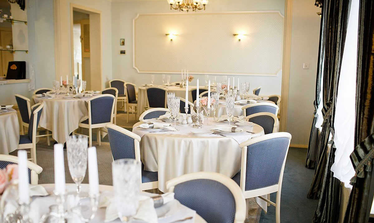 Основной зал — Ресторация у Раневской