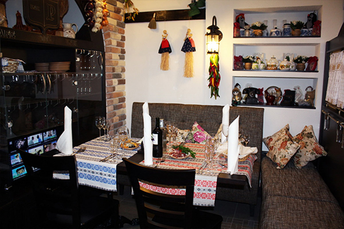 Кафе чешской кухни Stara Praha — Основной зал, фото банкетного зала