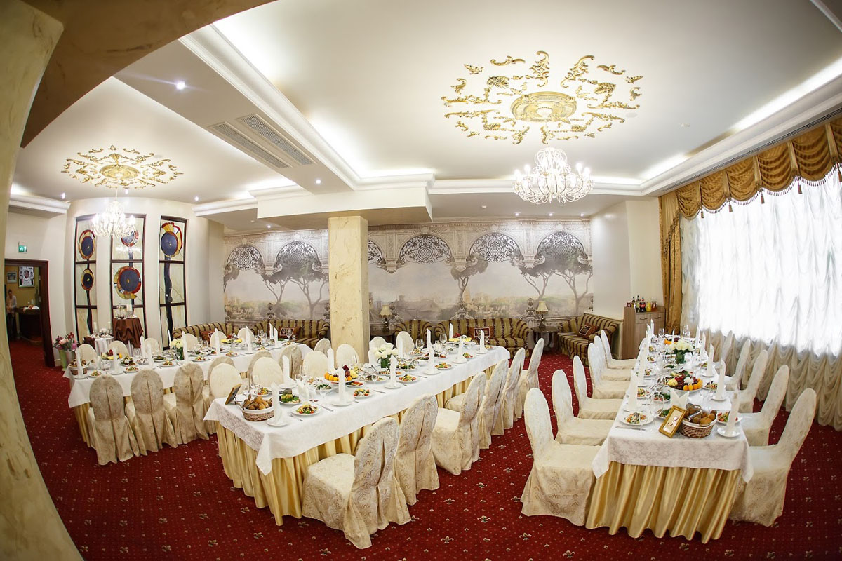 Основной зал — Маска