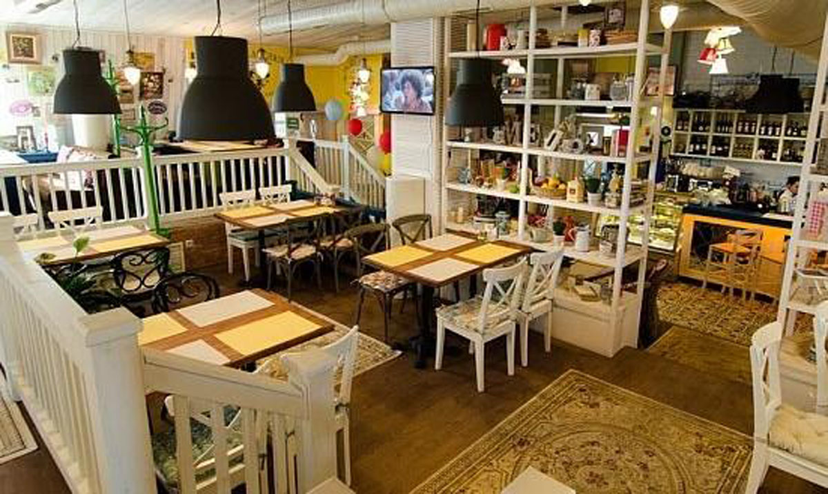 Основной зал — Семейное кафе Франсуа