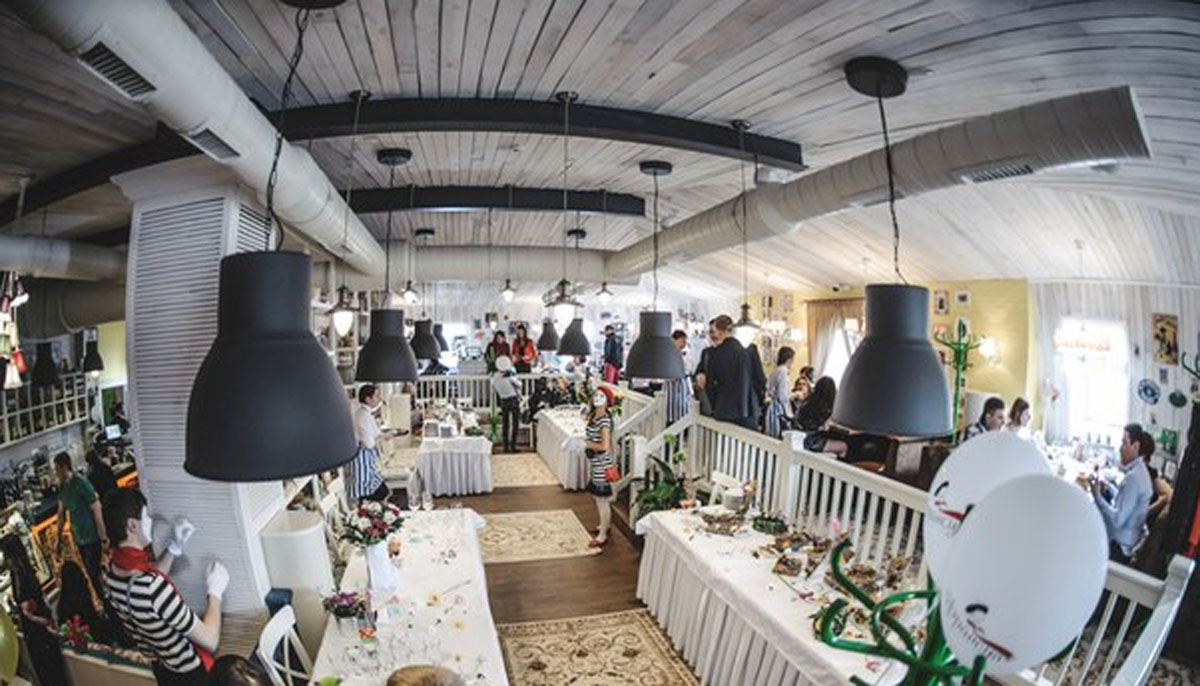 Основной зал — Семейное кафе Франсуа