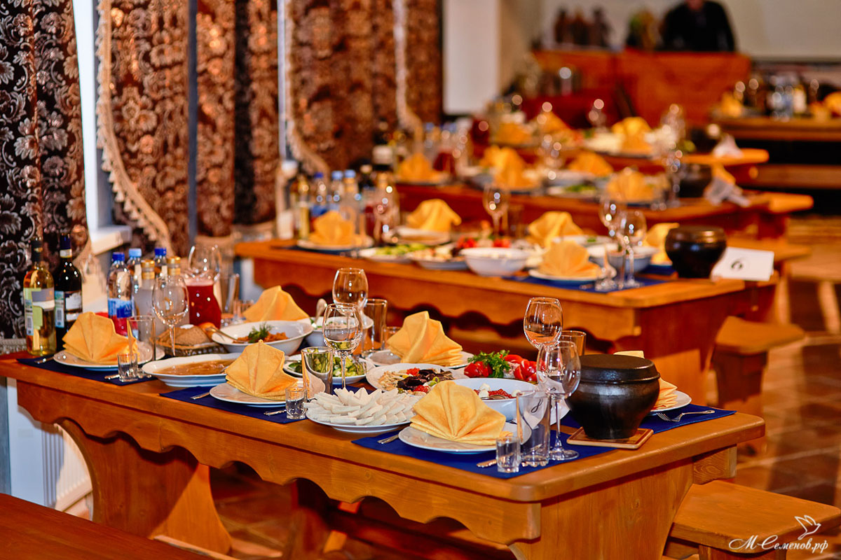 Трапезный зал — Иоанн Васильевич