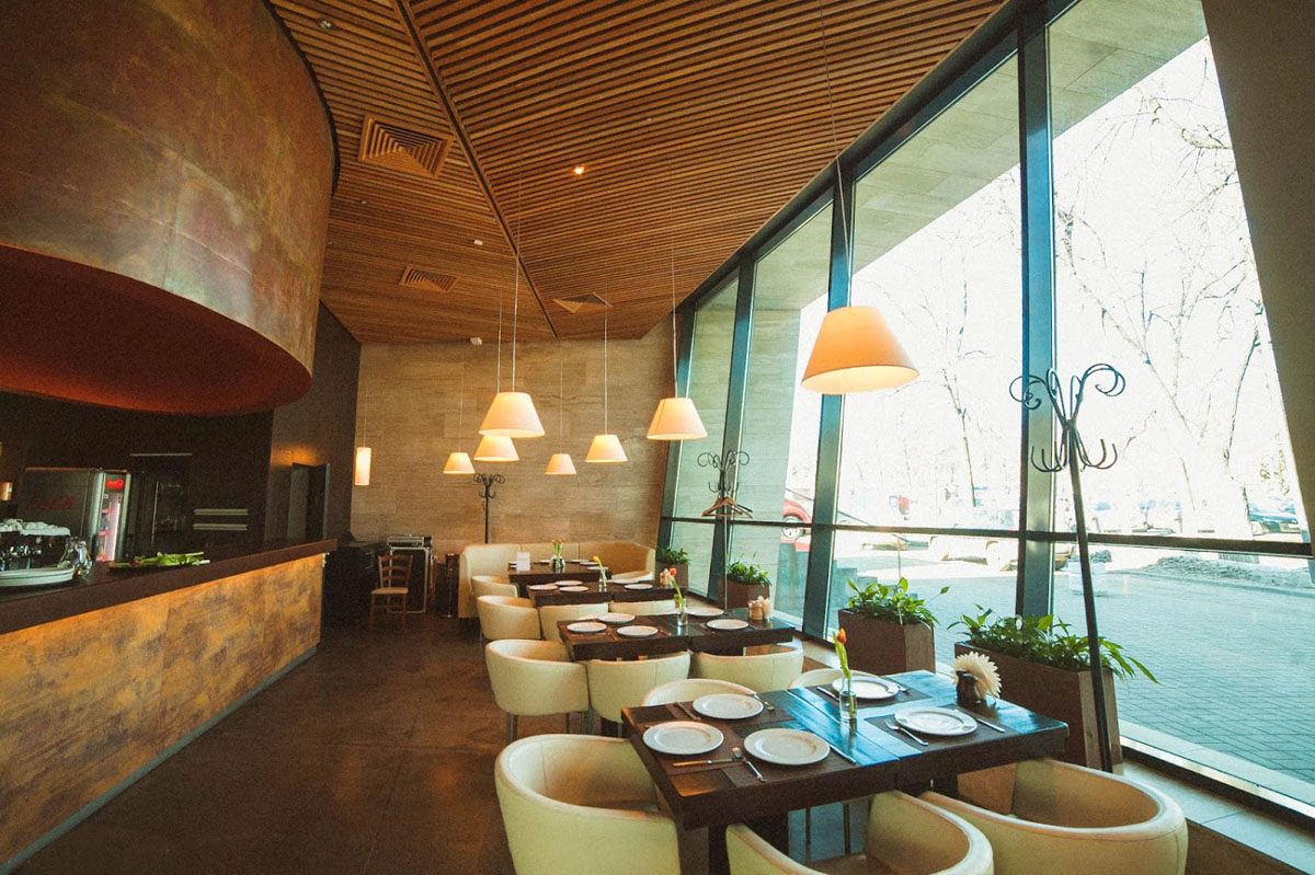 Основной зал — Базилио