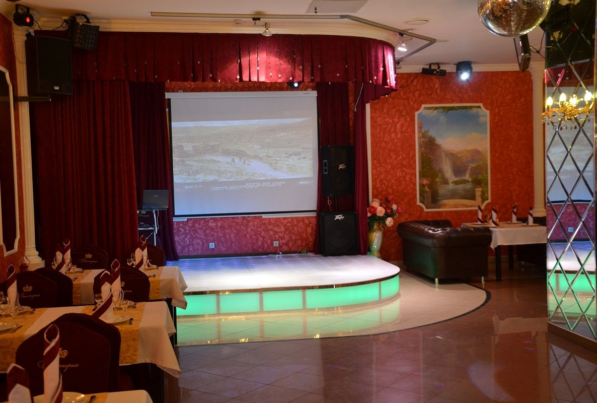 Основной зал — Виктория