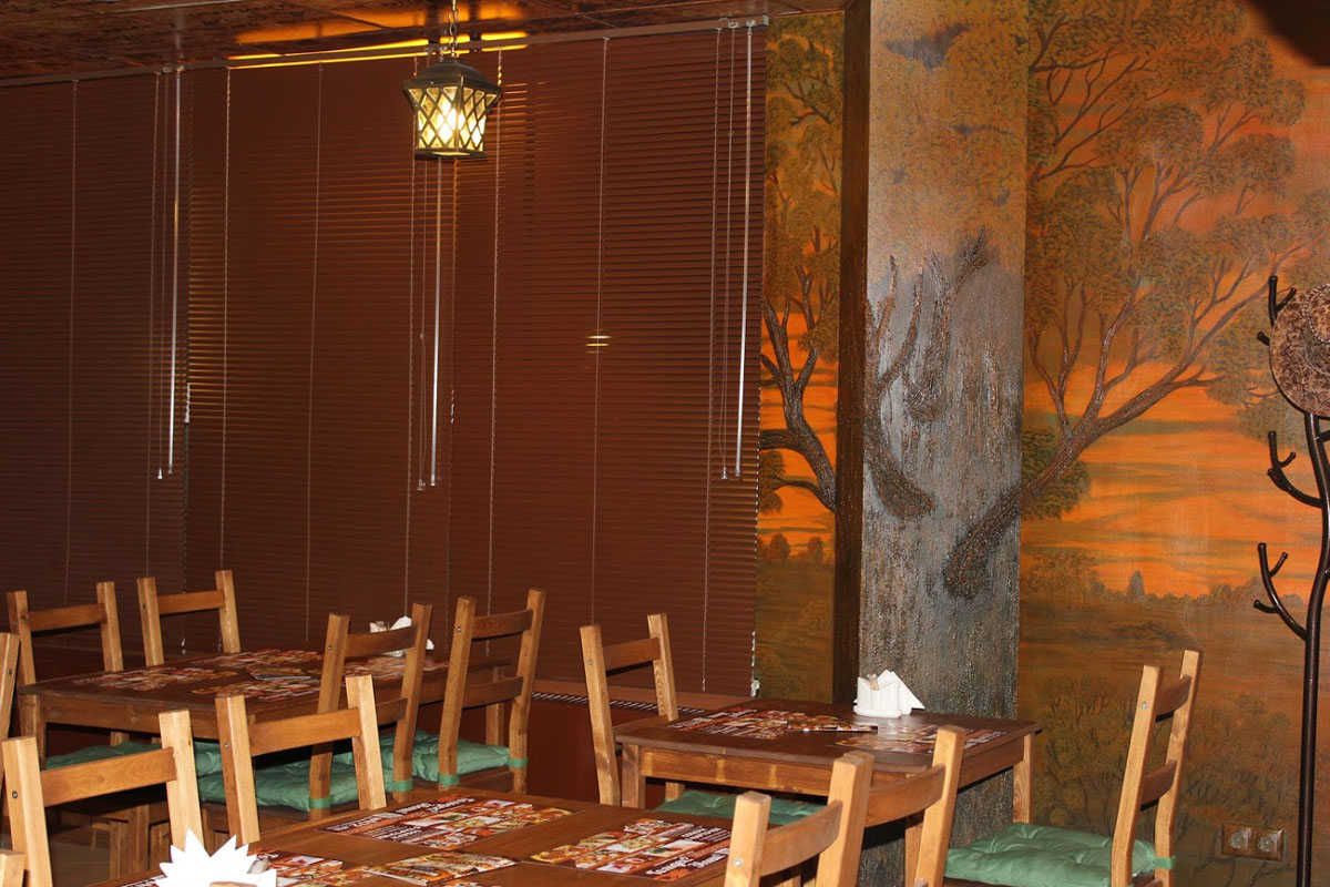 Основной зал — Western House