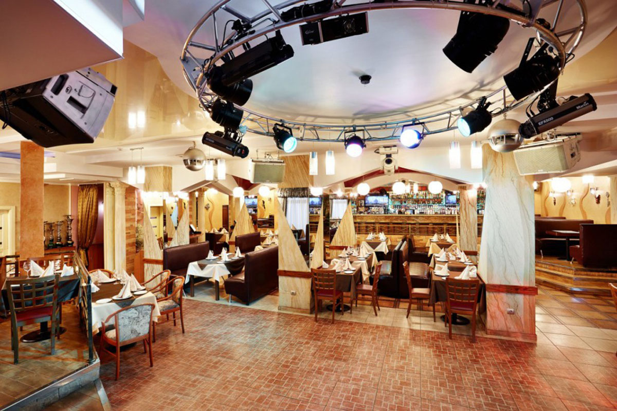 Основной зал — Ресторан Семь Пятницъ