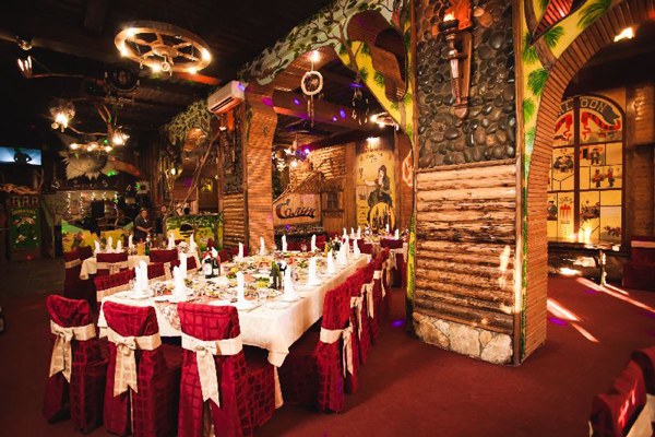 Кафе-бар Saloon — банкетный зал